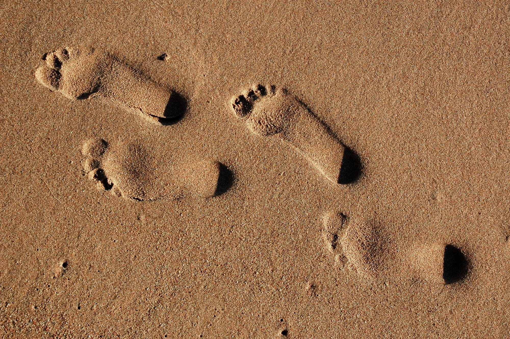 feet sand water footprints