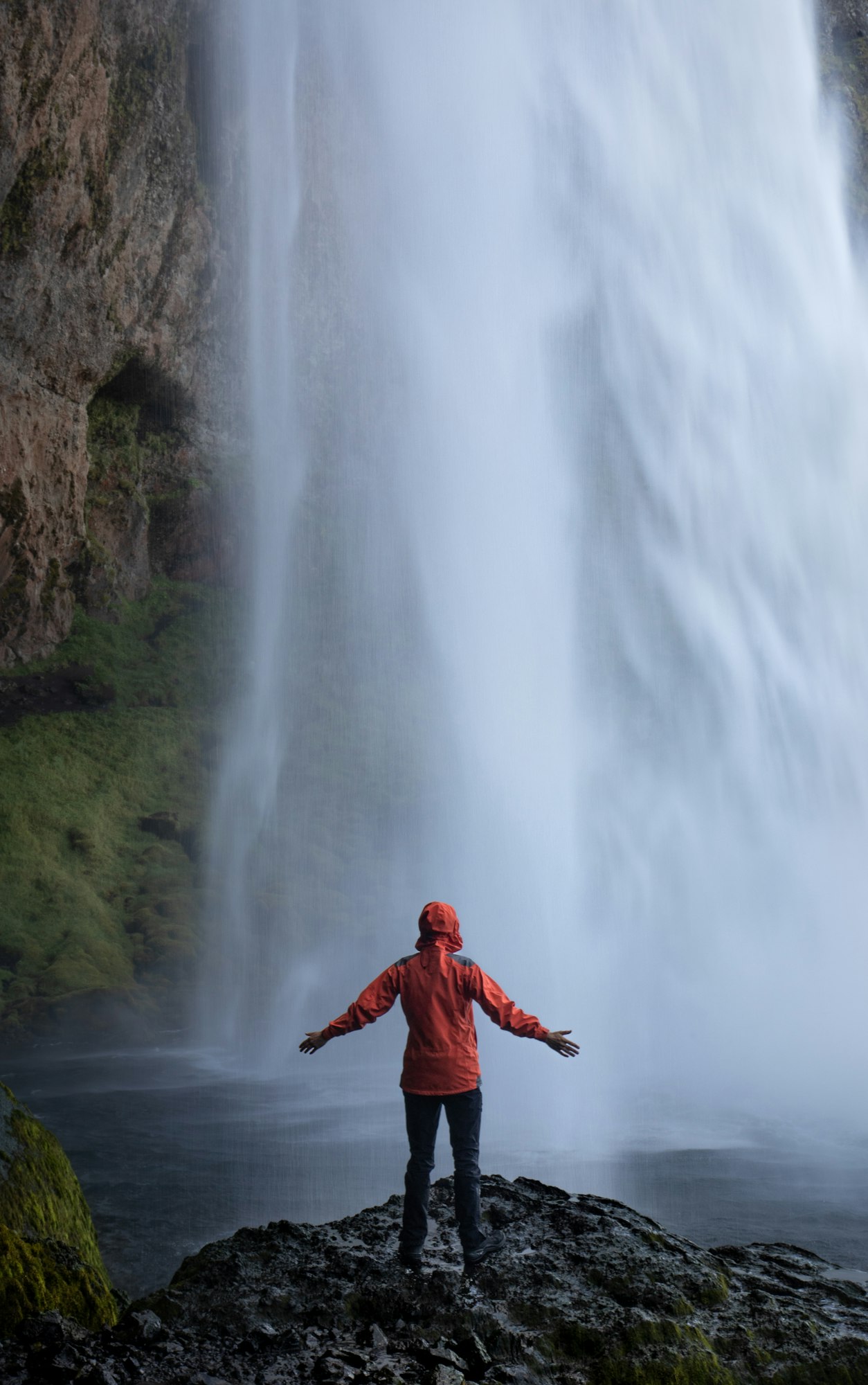 waterfall person iceland looking Seljalandsfoss